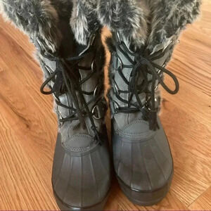 NWOT  Khombu grey suede snow boots
